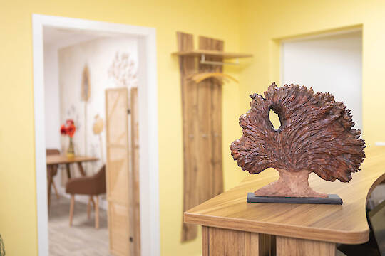 Empfangsbereich mit Lebensbaum