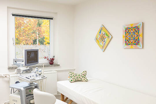 Entspannungsliege mit Heilbildern